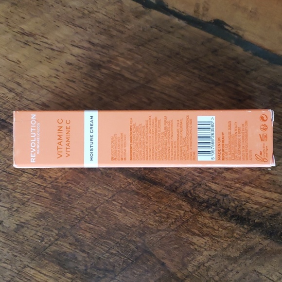 REVOLUTION VITAMIN C MOISTURIZER - Picture 3 of 4